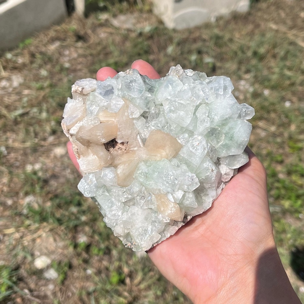 Apophyllite - Picture 6 of 7